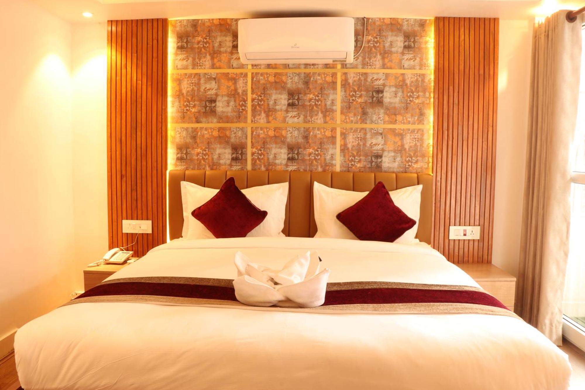 Hotel Elegant Kathmandu Inn Exteriör bild