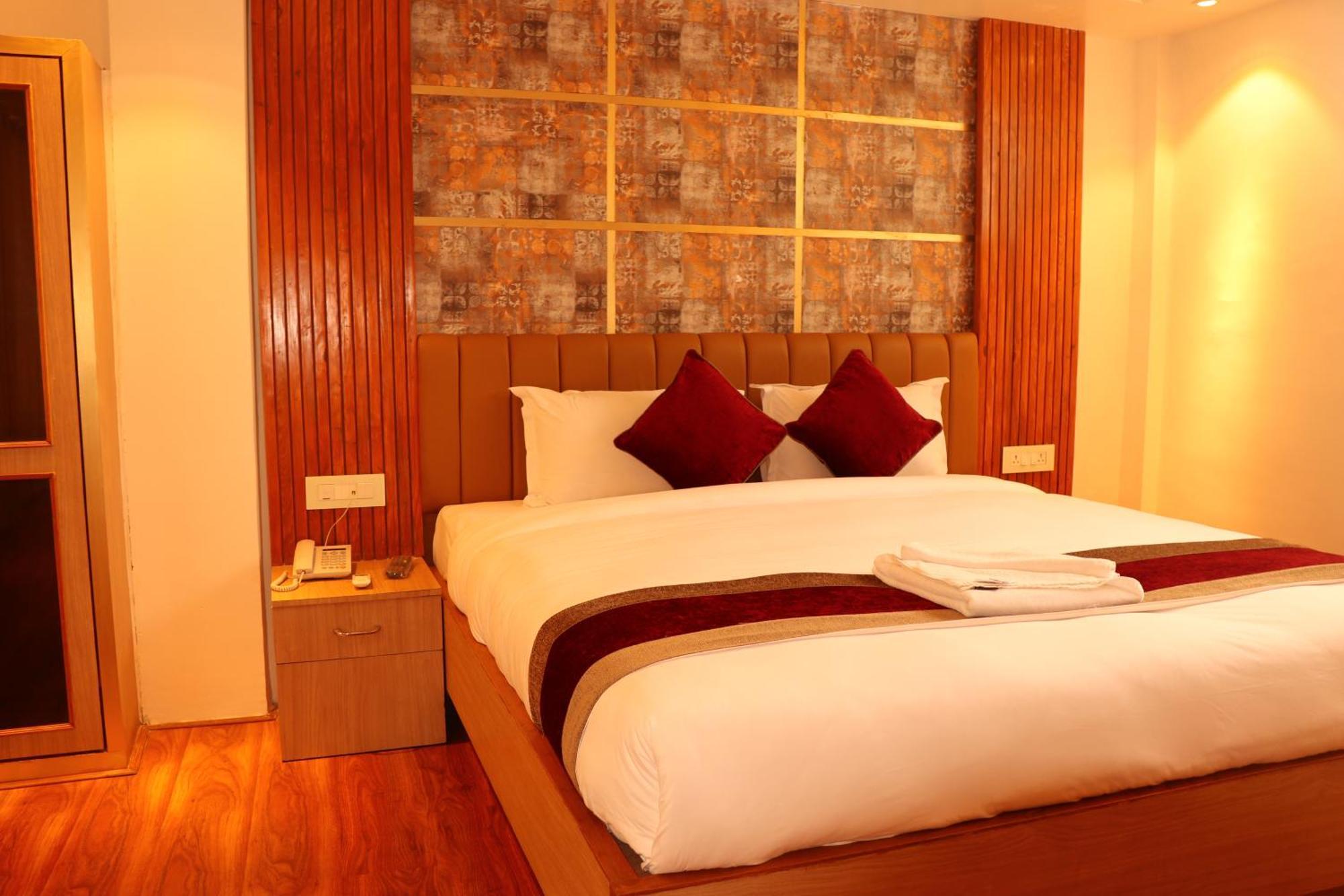 Hotel Elegant Kathmandu Inn Exteriör bild
